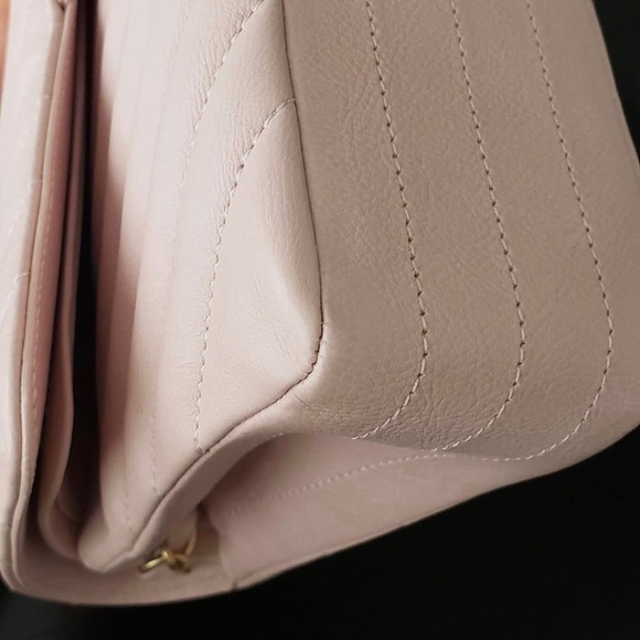 ❌ Chanel Medium Classic Flap - Picture 7 of 16